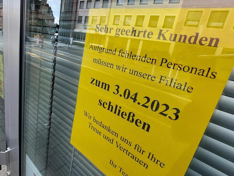 Noch Anfang dieser Woche haben die Kunden diesen Zettel an der Filiale gefunden – aber wie Endres bestätigt, ist schon am Samstag, 1. April, geschlossen.Forchheim & Fränkische Schweiz Noch Anfang dieser Woche haben die Kunden diesen Zettel an der Filiale gefunden – aber wie Endres bestätigt, ist schon am Samstag, 1. April, geschlossen.Forchheim & Fränkische Schweiz