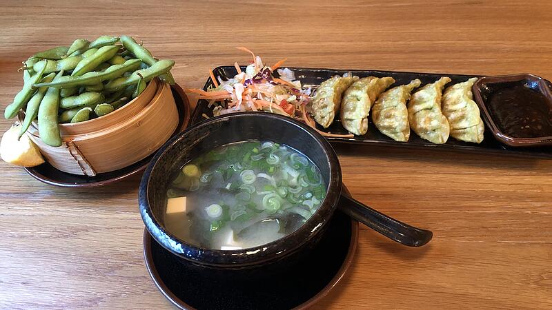 Vegetarische und vegane Vorspeisen - Edamame, Misosuppe und vegane Gyoza
