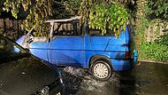 In diesem VW Bus schliefen während des Pfingstkongresses in Coburg zwei Mitglieder des CC. Am Montagabend ging das Auto in Flammen auf.