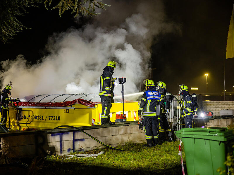 Das E-Auto stand auf dem Hof eines Abschleppunternehmens in Erlangen. Das E-Auto stand auf dem Hof eines Abschleppunternehmens in Erlangen.