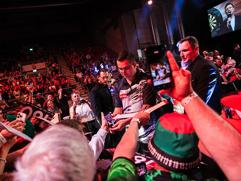 Gian van Veen hat die erste Auflage der Franken Darts Gala in der ausverkauften Brose Arena gewonnen.