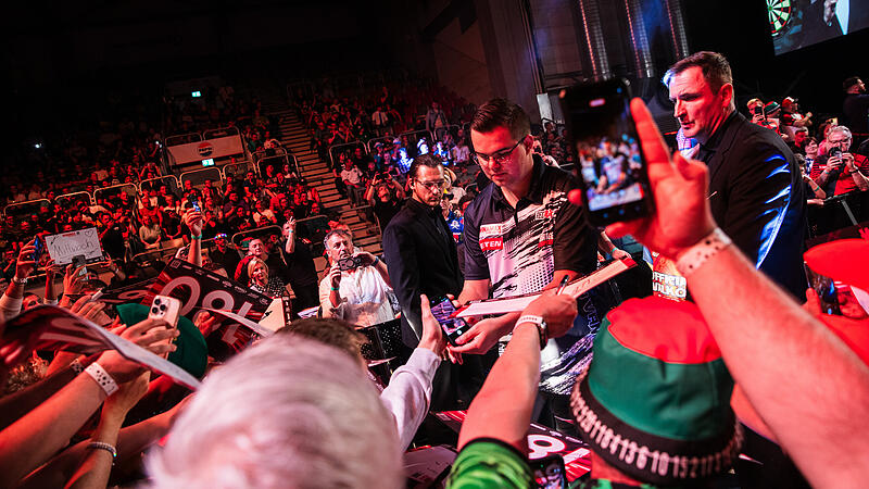 Gian van Veen hat die erste Auflage der Franken Darts Gala in der ausverkauften Brose Arena gewonnen.