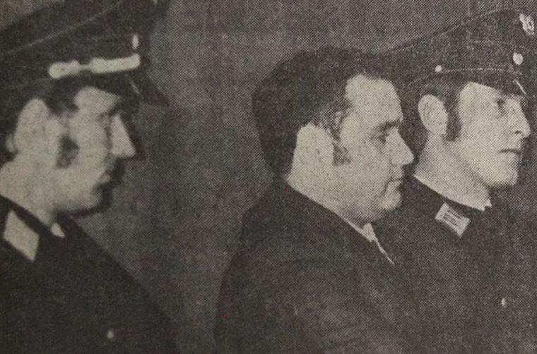 Frauenmörder Manfred Wittmann vor der Gerichtsverhandlung auf dem Weg zur Verhandlung.