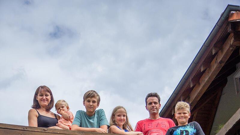 Die Griechkr&ouml;ttendorfer Iris und Peter Mager mit ihrem Kindern Vince, Julian, Milena und Noah.