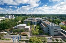 Ein knappes Ja: Erlanger Bürger entscheiden über Wohnraum im Klinikviertel.