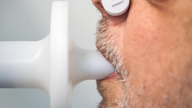 Die Lunge ist ein lebenswichtiges Organ. Ihre Funktion wird mit speziellen Ger&auml;ten gemessen.