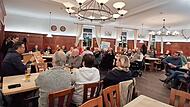 Gut besucht war der Politische Aschermittwoch von Überparteilicher Zeiler Liste und Wählergemeinschaft Haßberge. Die Anwesenden diskutierten angeregt.
