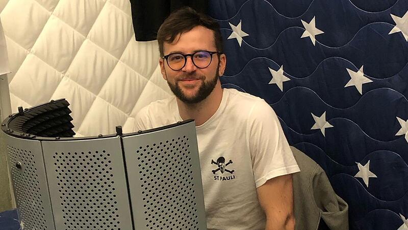 Pascal Wiesler vom FC St. Pauli  beim Fu&szlig;ball-Talk im Sternenzelt-Studio.