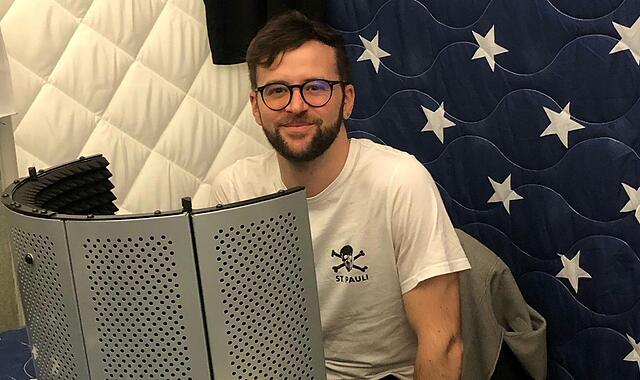 Pascal Wiesler vom FC St. Pauli  beim Fu&szlig;ball-Talk im Sternenzelt-Studio.