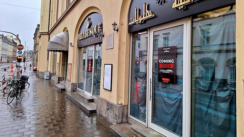 Die neue &bdquo;D&ouml;nerbey&ldquo;-Filiale zieht in das ehemalige &bdquo;Arabesque Caf&eacute; & Sweets&ldquo; in der Luitpoldstra&szlig;e.