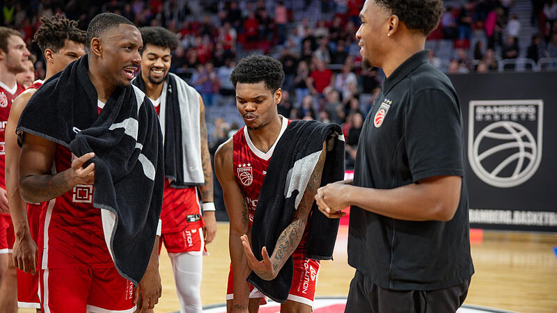 Gute Laune bei Kyle Lofton (links), Ronaldo Segu und Noah Locke nach dem Sieg &uuml;ber Bonn. Letzterer k&ouml;nnte gegen die Bakken Bears sein Comeback feiern.