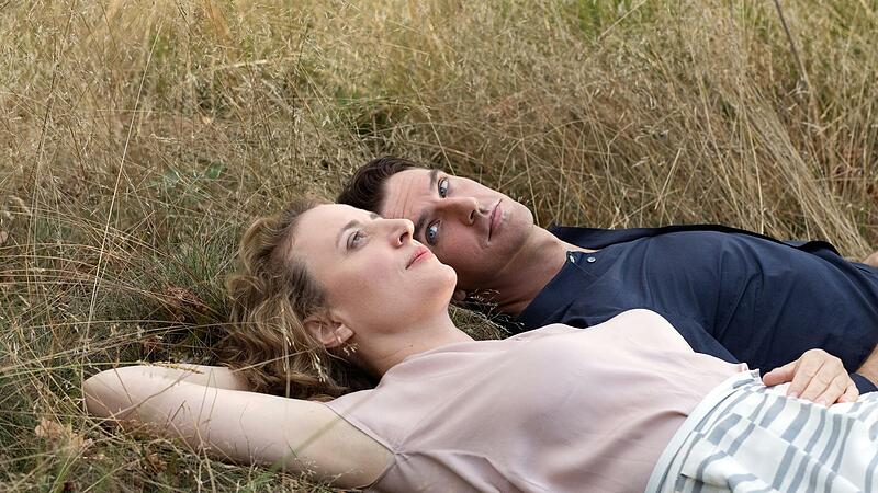 Maren Eggert als Alma und Dan Stevens als Tom in „Ich bin dein Mensch“