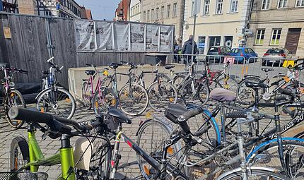Kuriosit&auml;ten unter dem Hammer: Das war bei der Fundsachenversteigerung in Forchheim geboten