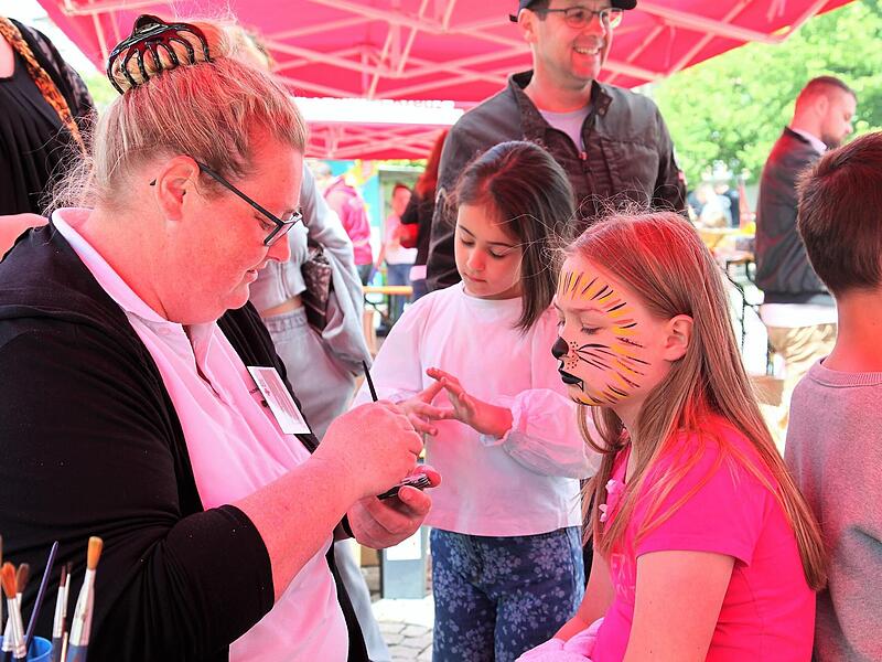 Kinderschminken und Notfalldarstellung waren bei den Kindern ebenfalls begehrt.