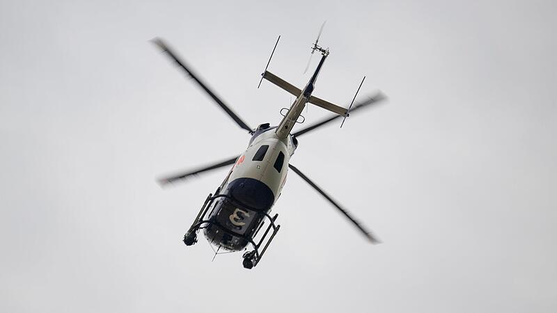 Einbrecher im Landkreis Coburg auf der Flucht: Bei der Fahndung setzte die Polizei auch einen Hubschrauber ein.