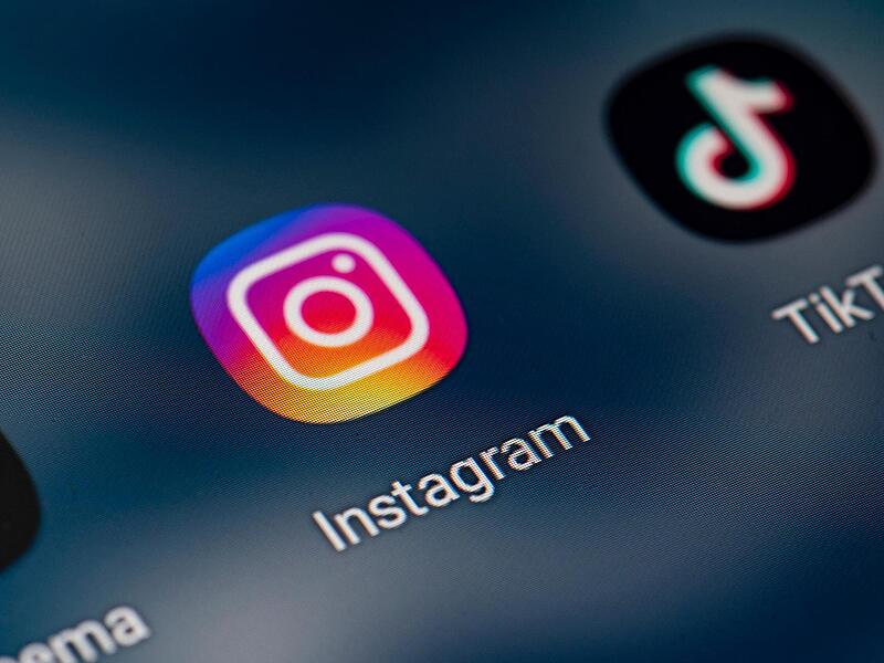 Vor allem jüngere Menschen verbringen mit Social-Media-Apps wie Instagram oder TikTok viel Zeit.