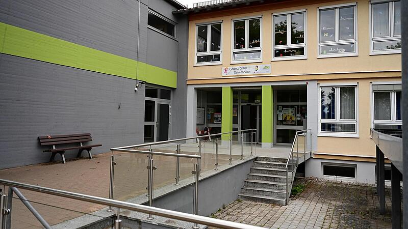 Jeder Gebäudeteil der Grundschule in Röttenbach wurde genau untersucht.