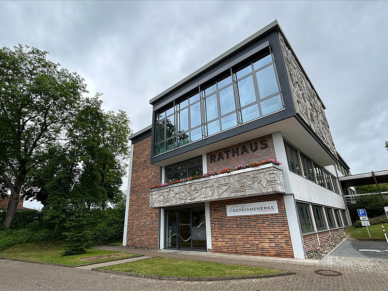 Rathaus der Gemeinde Ebersdorf bei Coburg Hier ist definitiv das Rathaus der Gemeinde Ebersdorf bei Coburg zu sehen und nicht das Autohaus Löhr.