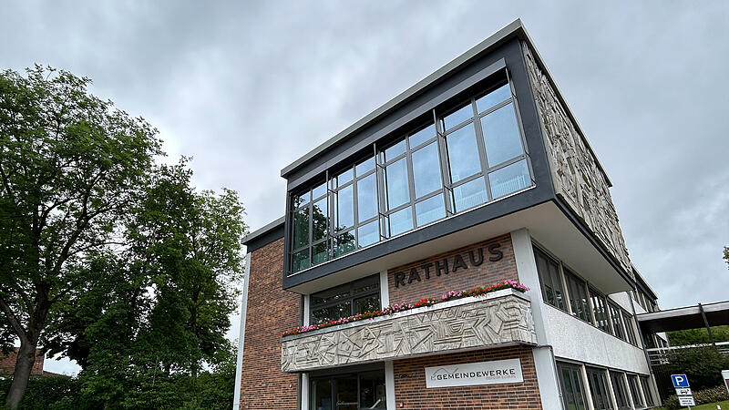 Rathaus der Gemeinde Ebersdorf bei Coburg Hier ist definitiv das Rathaus der Gemeinde Ebersdorf bei Coburg zu sehen und nicht das Autohaus Löhr.