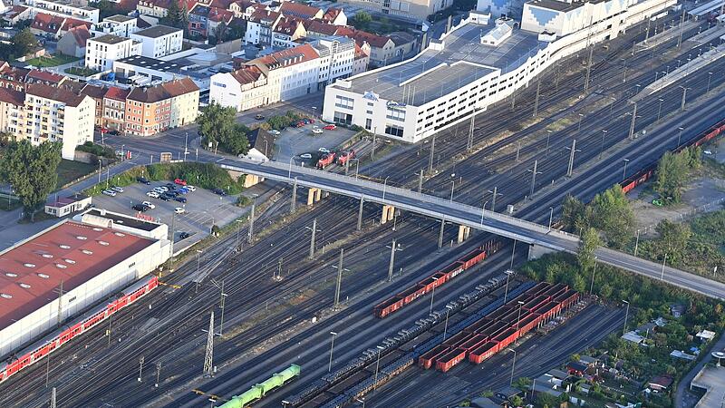 Mindestens zehn Jahre lang wird der Bahnausbau den Bambergern viel Geduld abverlangen. Die Trasse durch die Stadt ist das letzte Teilst&uuml;ck zwischen M&uuml;nchen und Berlin &ndash; Schlussakt eines der gr&ouml;&szlig;ten Infrastrukturprojekte der Nachwendezeit.