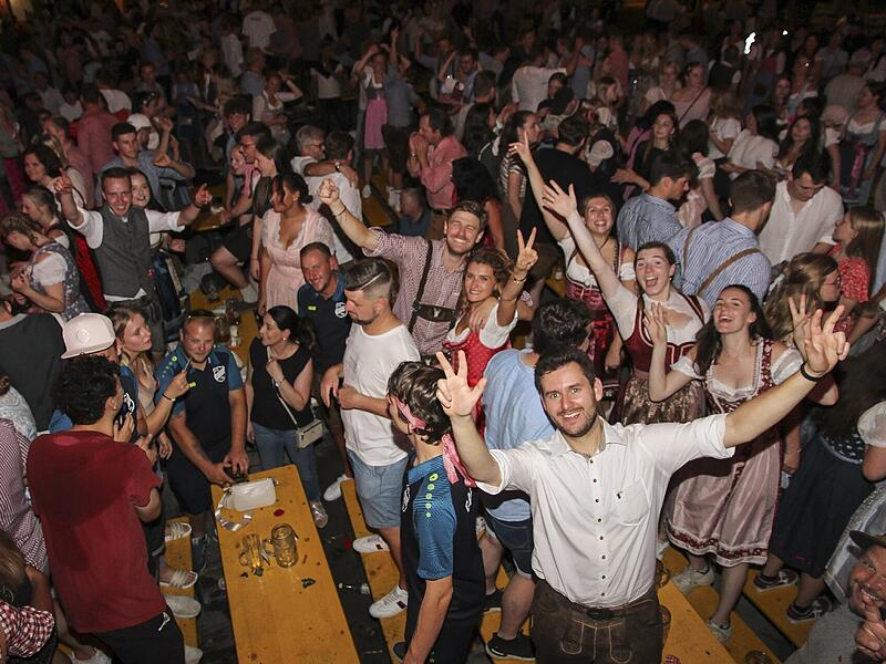 Gute Stimmung beim ersten Bierfestsonntag