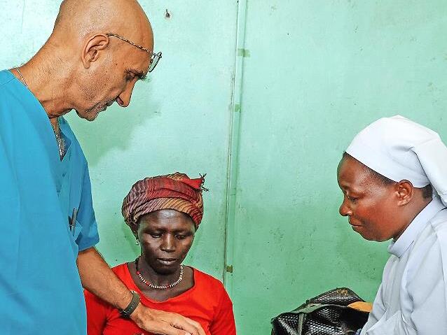 Der Arzt Tom Catena und sein Team versuchen im &bdquo;Mother of Mercy Hospital&ldquo; alles Menschenm&ouml;gliche zu tun, um Not zu lindern.