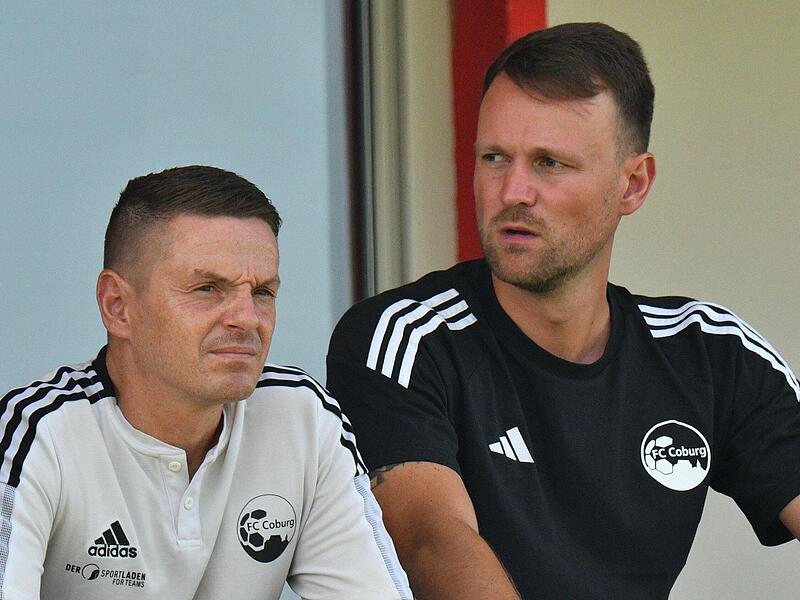 Lars Müller sieht die Ansetzung der Bayernliga-Relegation gegen den FSV Pfaffenhofen skeptisch, Trainer Carl-Philipp Schiebel und sein Team müssen eine lange Anreise auf sich nehmen. Lars Müller sieht die Ansetzung der Bayernliga-Relegation gegen den FSV Pfaffenhofen skeptisch, Trainer Carl-Philipp Schiebel und sein Team müssen eine lange Anreise auf sich nehmen.
