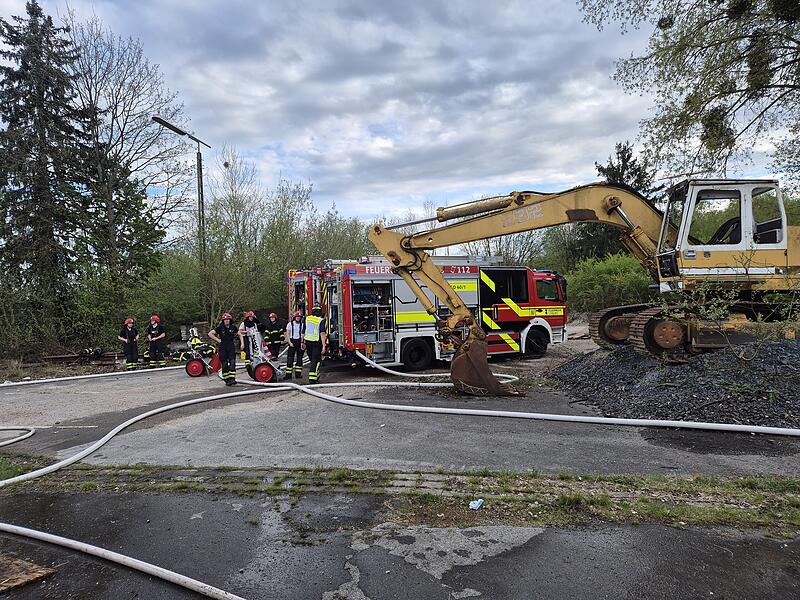 Der Lokschuppen in Coburg ist ausgebrannt.