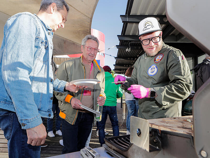 Die Teilnehmenden durften von jedem Gericht probieren.Grill-Workshop