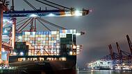 Containeraberfertigung im Hamburger Hafen