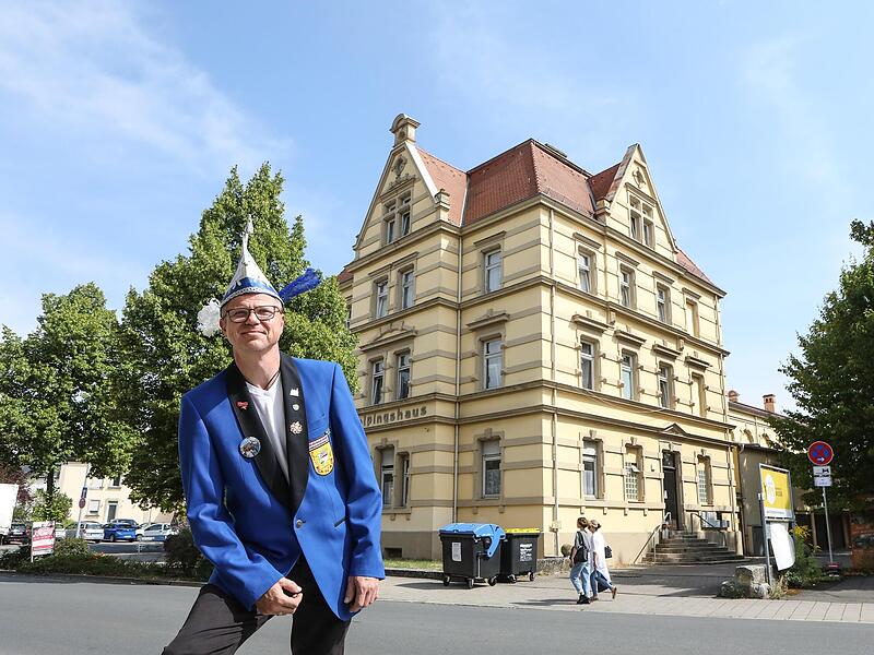 Es ist der K&ouml;nig der Narren h&ouml;chstper&ouml;nlich. Der Pr&auml;sident der N&auml;rrischen Siedler, Bernd Uttenreuther.