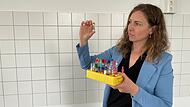 Lisa Kiesewetter hat die Professur für Laboranalytik und Laborautomatisierung an der Technischen Hochschule Würzburg-Schweinfurt (THWS) inne und leitet außerdem das Technologietransferzentrum (TTZ) Bad Kissingen.