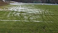 Der Sportplatz in Niederlauer wurde von driftenden Autos zerst&ouml;rt.
