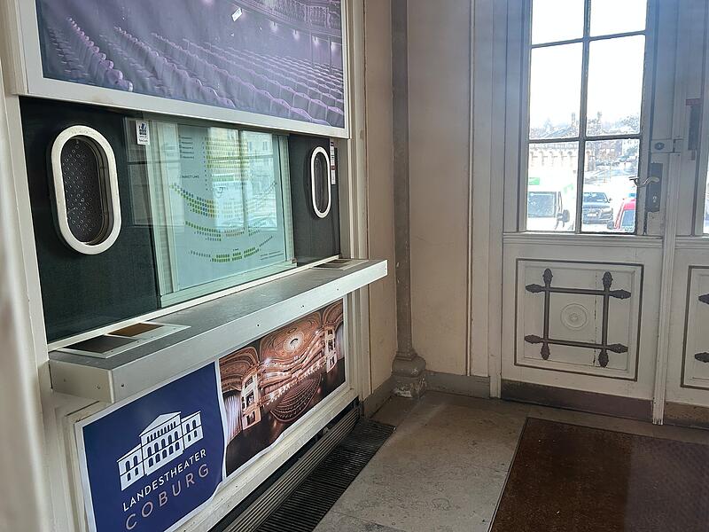Auf dem Weg zum Lost Place? Das Landestheater Coburg steht seit Mitte 2023 leer und wartet auf seine Sanierung.