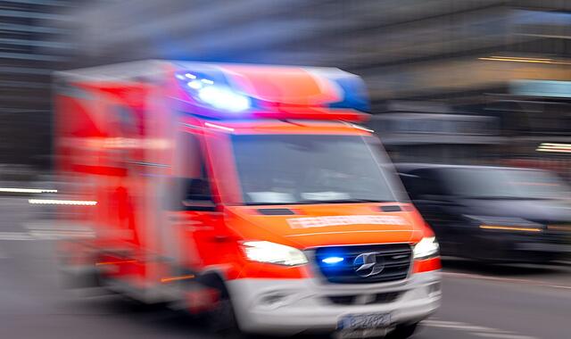 Krankenwagen im Einsatz Krankenwagen im Einsatz