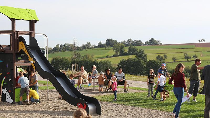 Der neue Spielplatz im Neubaugebiet „Eller V“ in Oberleichtersbach ist eingeweiht worden.