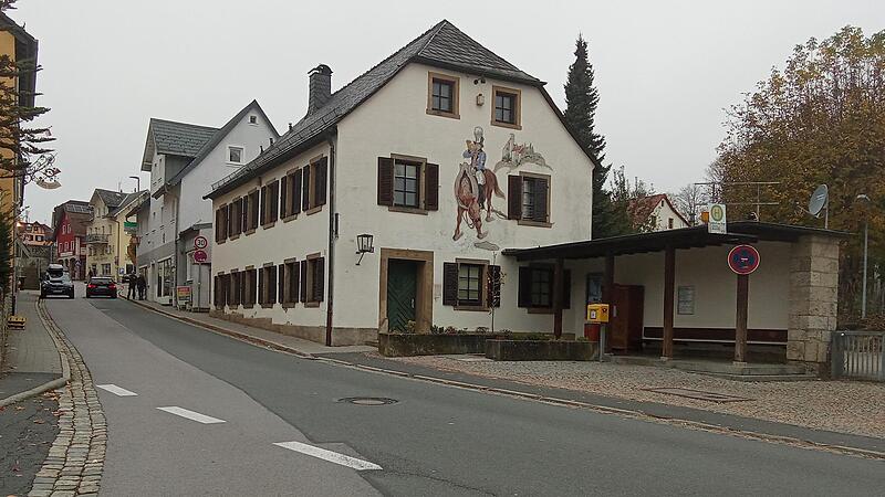 Die Schaffung einer Barrierefreiheit am ehemaligen Spielzeugmuseum in der Balthasar-Neumann-Straße in Gößweinstein wird schwierig.Forchheim & Fränkische Schweiz Die Schaffung einer Barrierefreiheit am ehemaligen Spielzeugmuseum in der Balthasar-Neumann-Straße in Gößweinstein wird schwierig.Forchheim & Fränkische Schweiz