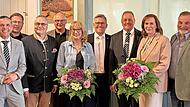 Etliche Großheirather Gemeinderäte und Altbürgermeister Udo Siegel (vierter von rechts) sind mit dem 30. April aus dem Amt geschieden. Sie wurden feierlich verabschiedet. Etliche Großheirather Gemeinderäte und Altbürgermeister Udo Siegel (vierter von rechts) sind mit dem 30. April aus dem Amt geschieden. Sie wurden feierlich verabschiedet.