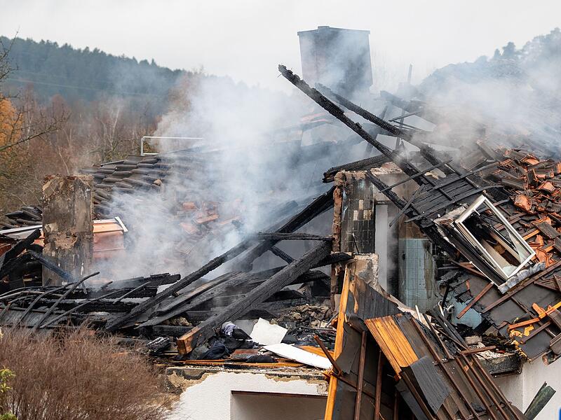 Zwei Menschen bei Explosion in Wohnhaus verletzt Zwei Menschen bei Explosion in Wohnhaus verletzt