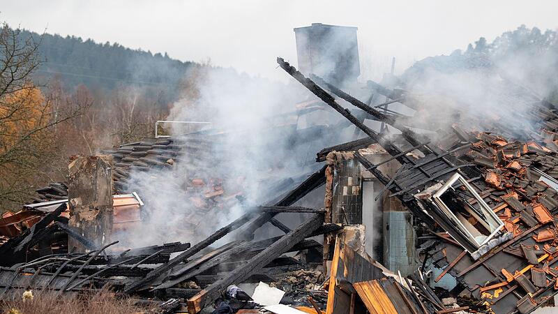 Zwei Menschen bei Explosion in Wohnhaus verletzt