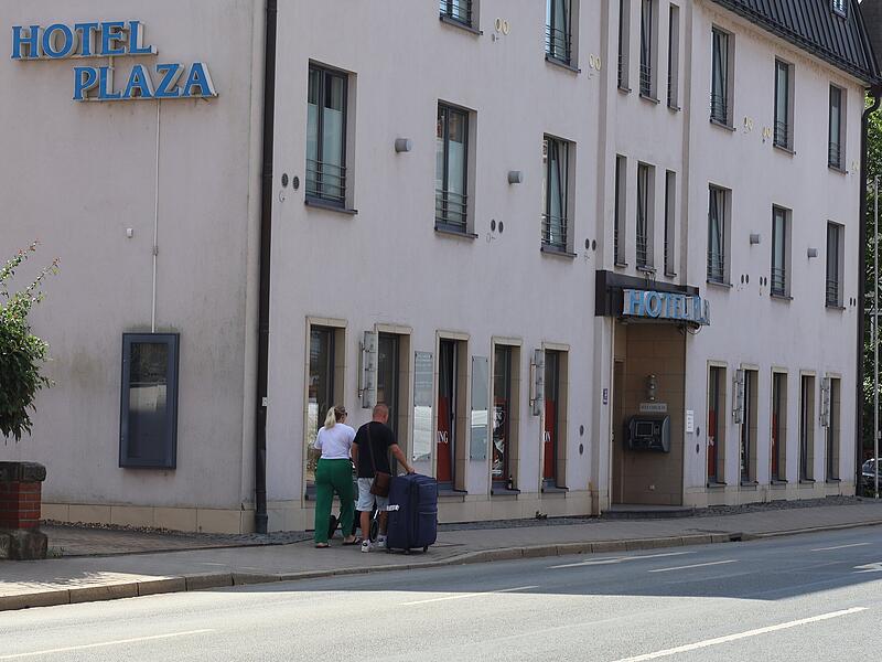 Plaza Hotel in Forchheim hat bald wieder geöffnetForchheim & Fränkische Schweiz Schon bald rollen wieder Koffer in das Plaza-Hotel in Forchheim.