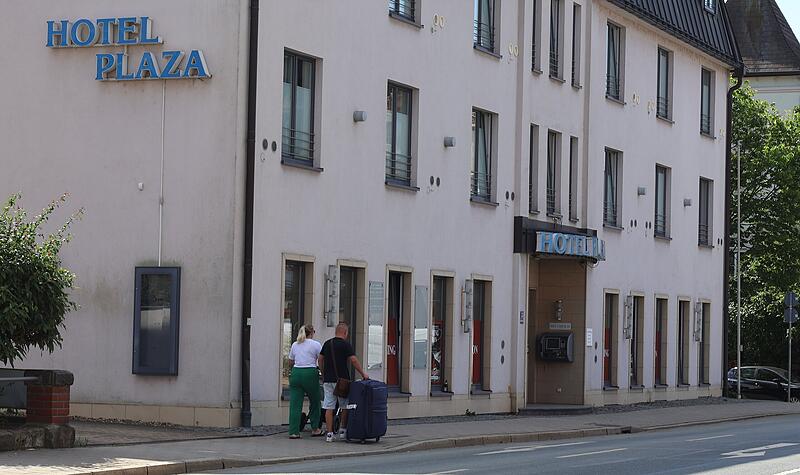 Plaza Hotel in Forchheim hat bald wieder geöffnetForchheim & Fränkische Schweiz Schon bald rollen wieder Koffer in das Plaza-Hotel in Forchheim.