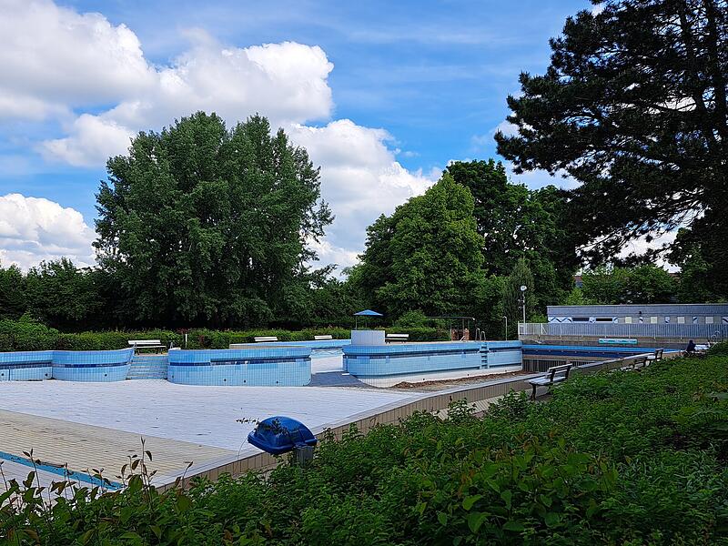 Schwimmbad, Gr&uuml;nfl&auml;che, Freibad