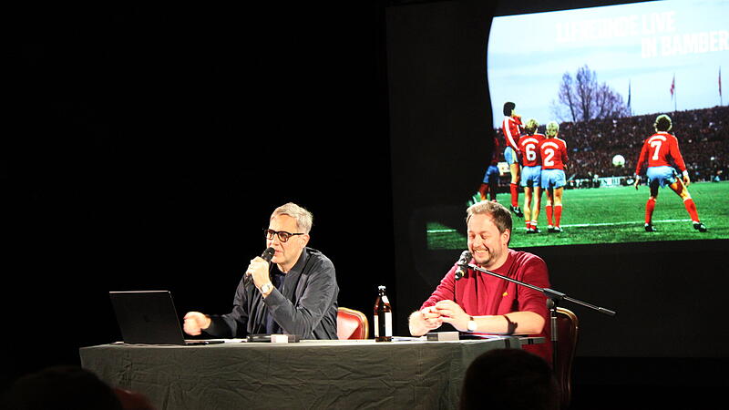 Philipp K&ouml;ster und Stephan Reich pr&auml;sentierten das 11-Freunde-Programm beim BamLit 2025.
