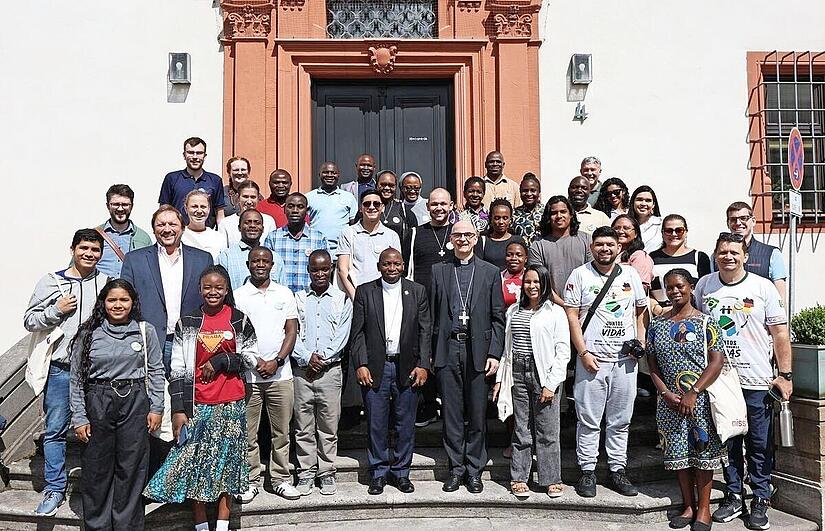 Bischof Dr. Franz Jung hat die Delegation aus Brasilien und Tansania im Bischofshaus empfangen.
