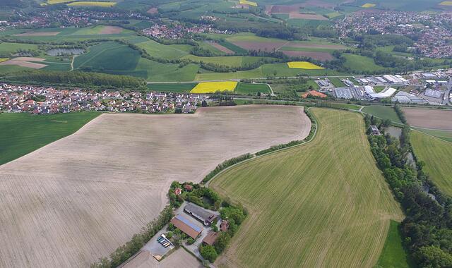 In diesem Bereich zwischen Küps, Johannisthal und Schmölz ist die Lerchenhoftrasse geplant.