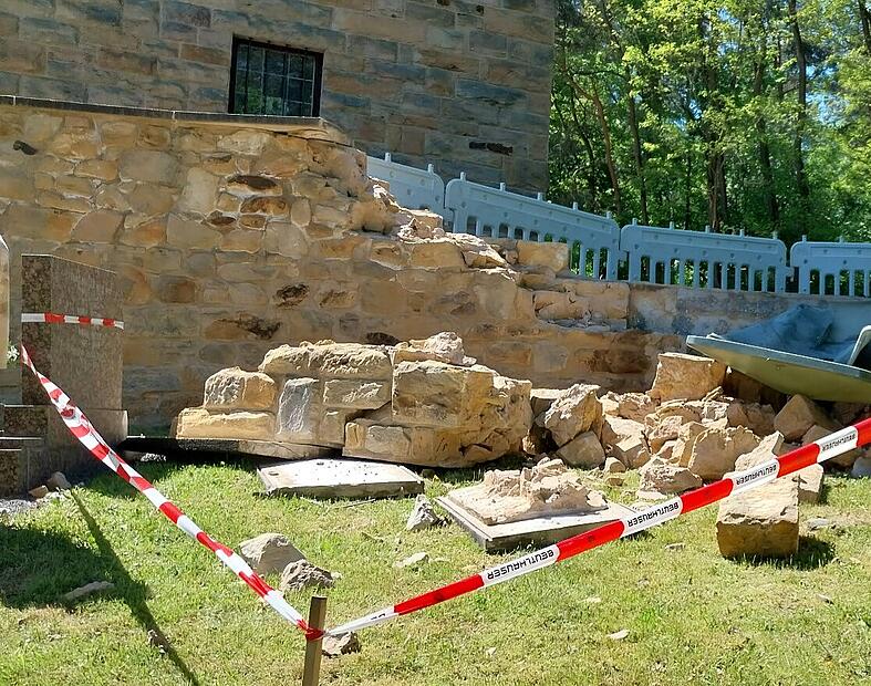 Kirchenmauer gerammt