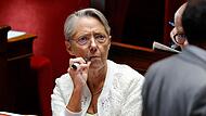 Premierministerin Élisabeth Borne blieb in Macrons Kabinett.