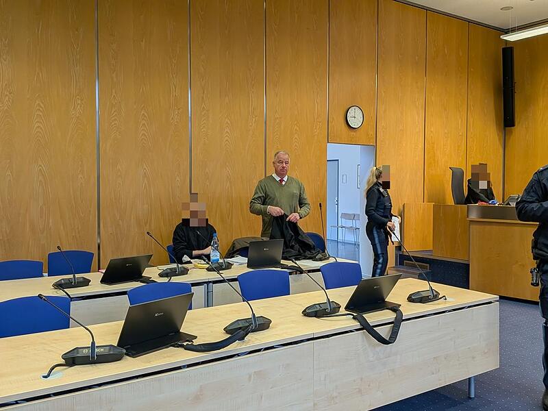 Ein 32-Jähriger soll in einer Coburger Asylunterkunft einen 33-Jährigen mit einem Messer angegriffen haben. Doch der Beschuldigte soll an paranoider-halluzinatorischer Schizophrenie leiden.