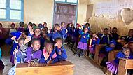 Von den nächsten Spenden sollen Wandfarbe und neue Bänke für den Kindergarten finanziert werden.